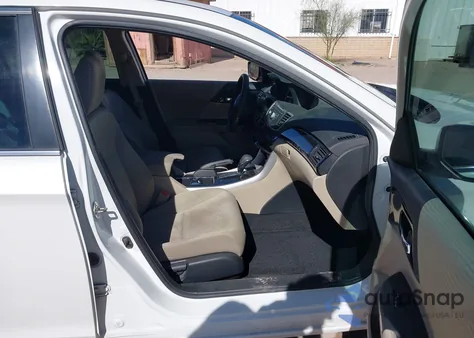 2017 Honda Accord Lx z USA, uszkodzony, nr VIN 1HGCR2F43HA105809